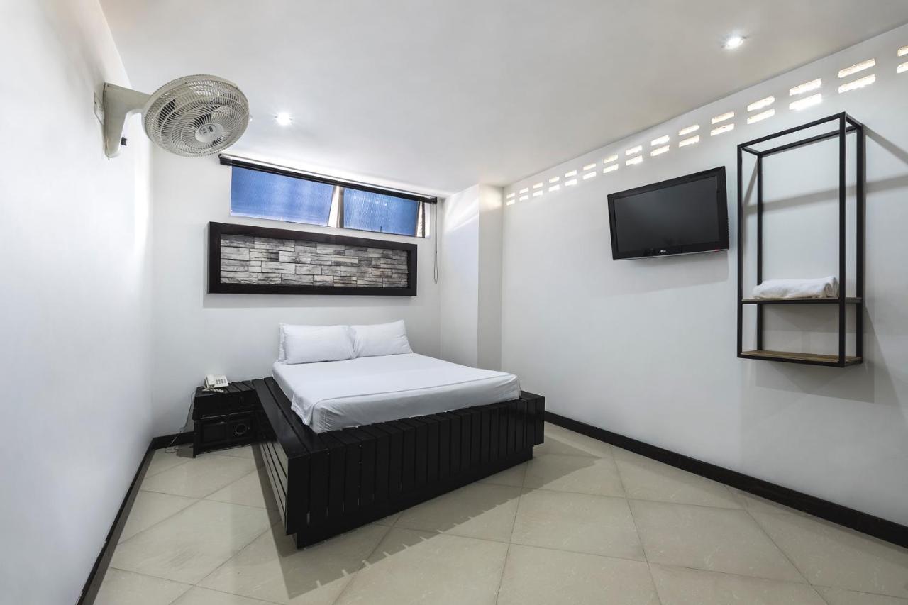 Kong Hotel 2*